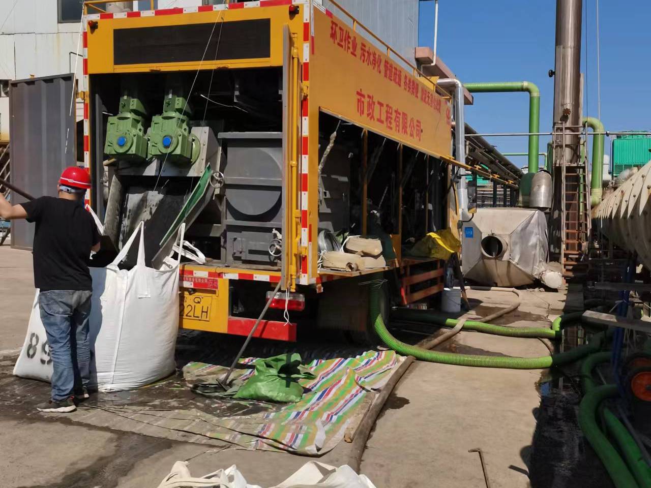 合山淤泥压干处理